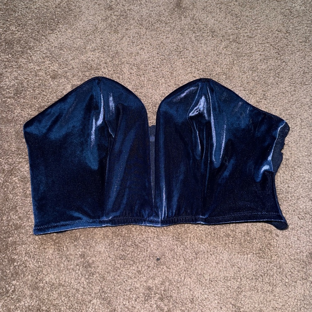 VS Velvet Strapless bralet 💛
